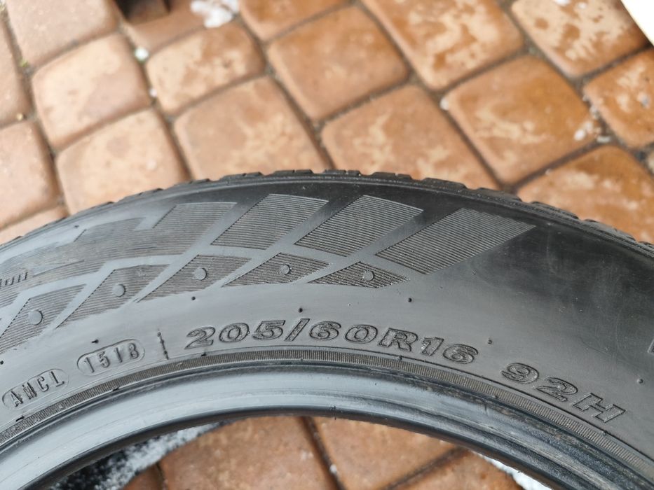 opony zimowe 205/60R16 Nexen Winguard 2szt