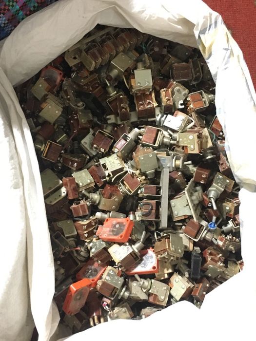 Радянські нові та бу кнопки перемикачі мікрореремикачі на срібло