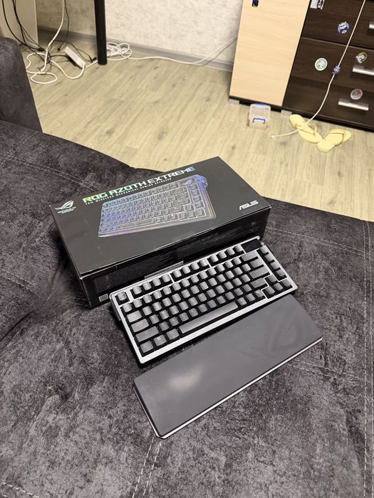ASUS ROG Azoth Extreme — топовая игровая механическая клавиатура