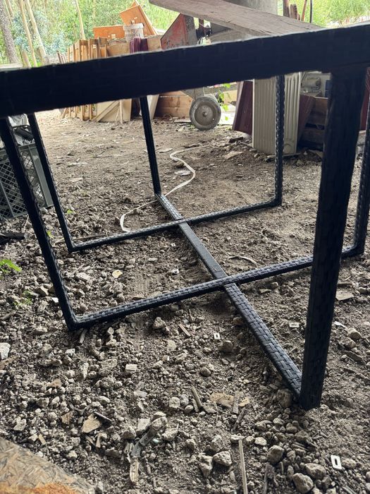 Mesa de jardim com tampo em vidro