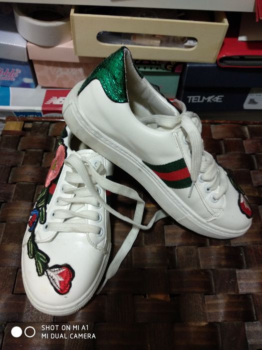 Conjunto mala Senhora e sapatos e jeans