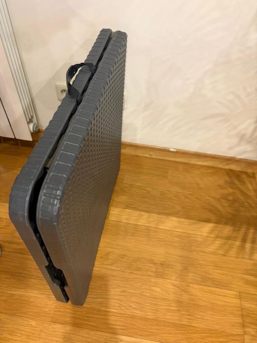 Mesa multiuso e dobrável para ambiente externo ou interno