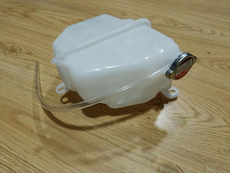 depósito reservatório vaso água Mitsubishi space gear L400(novo)