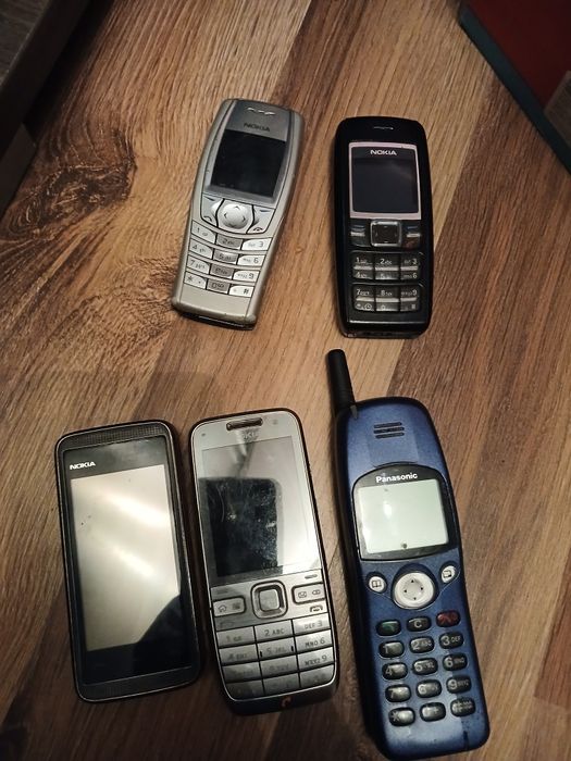 Zestaw telefonów retro