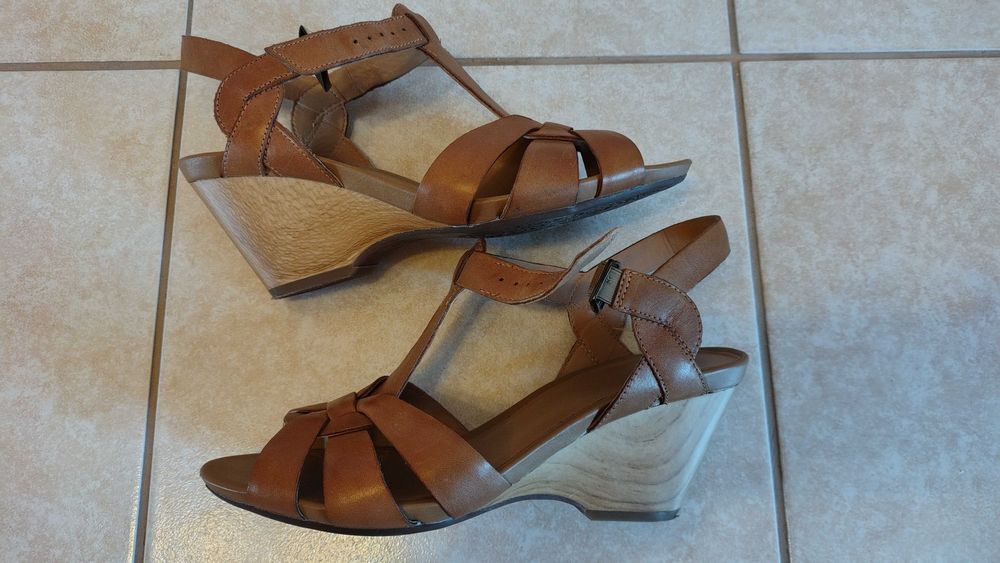 Sandały skórzane damskie Clarks rozm.38