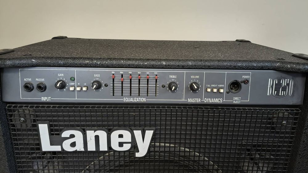 Fender gitara i Laney BC 250