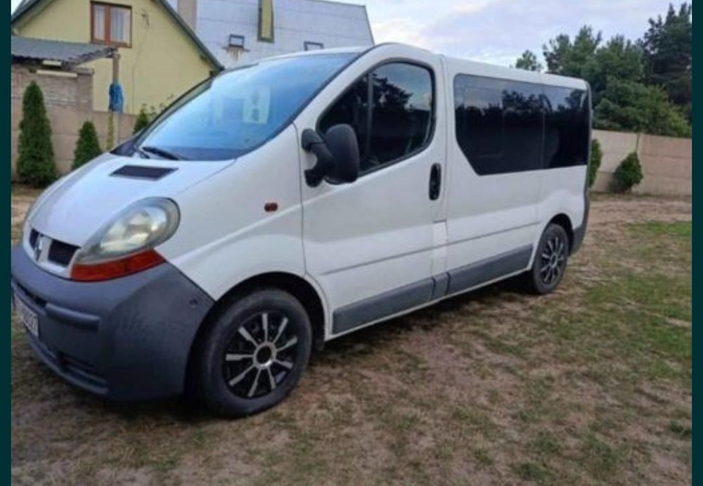 Renault Trafic Vivaro 1.9 dCI 9 osób