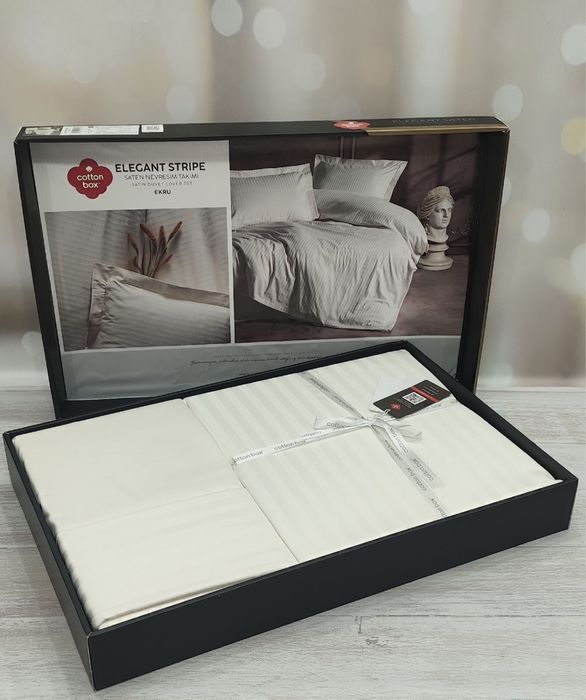 Комплект постільної білизни з сатину євро-розміру.