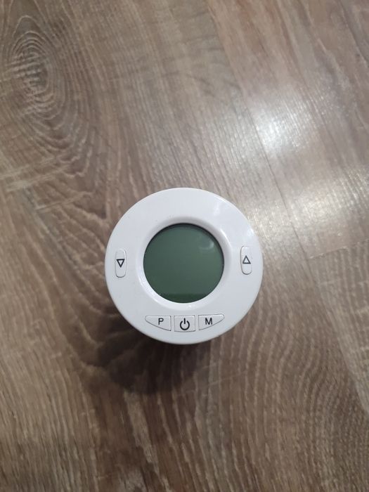 Głowica termostatyczna regulator temperatury na WiFi
