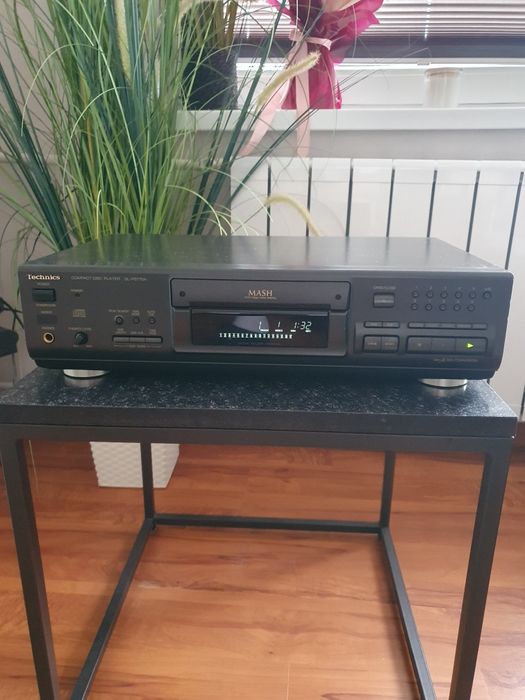 Odtwarzacz CD Technics SL-PS770A z pilotem