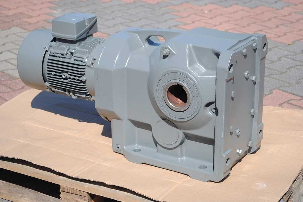 Motoreduktor kątowy 4kw. 9obr./min. SIEMENS