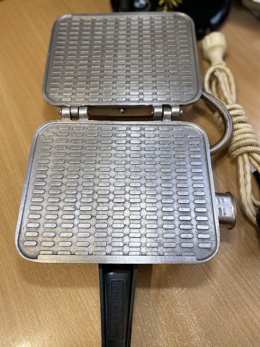 Электровафельница Ласунка  «ВЭД-1» в отличном состоянии ссср