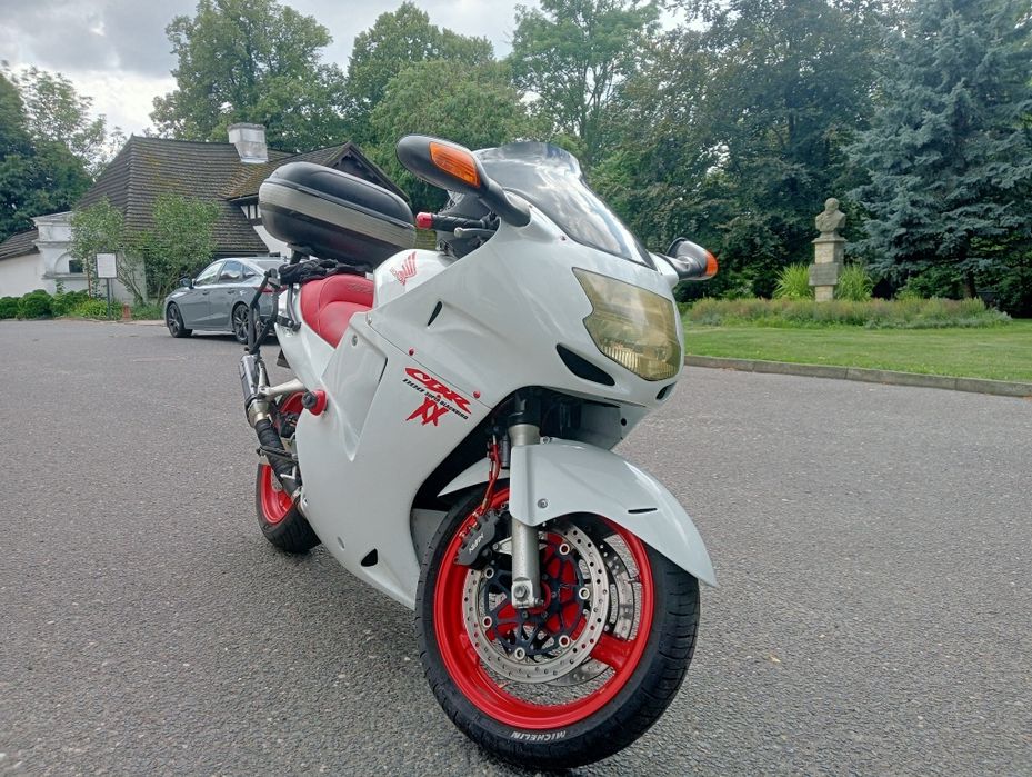 Motocykl sportowo-turystyczny