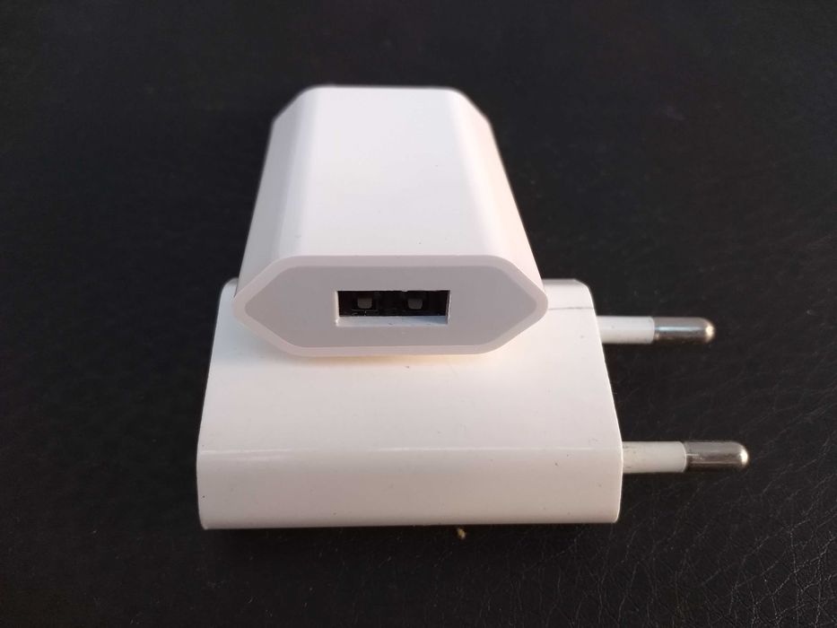 Продам зарядку для Айфона (оригинальная) 5V USB