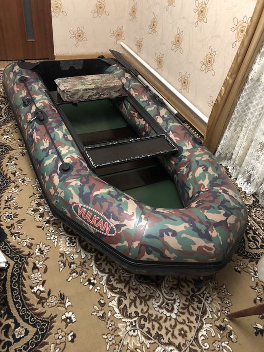 Човен надувний, в дуже хорошому стані