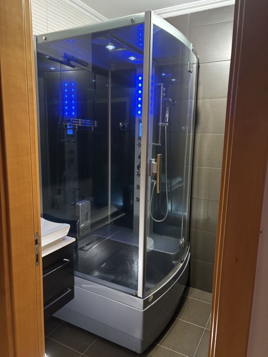 Coluna de duche em bom estado de conservação