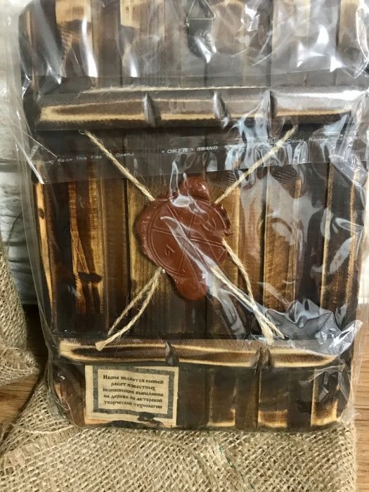 Иконы в подарочной упаковке.