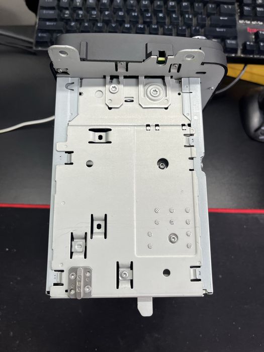 Radio Cd Volkswagen RCD-310 VW-1K0.. AN 764021... Bosch