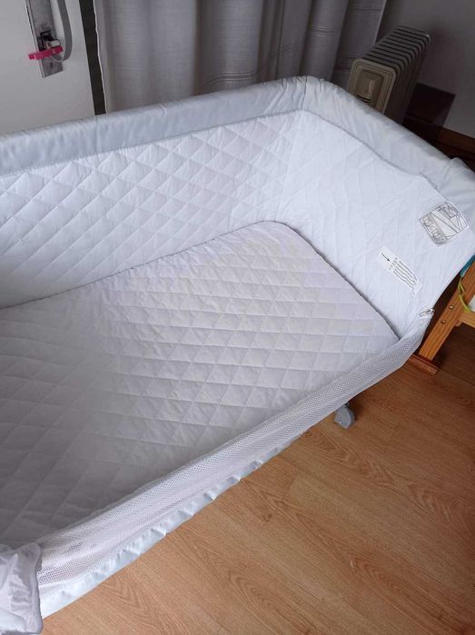 Cama asalvo para bebé...que pode ser encostada a cama de adulto.