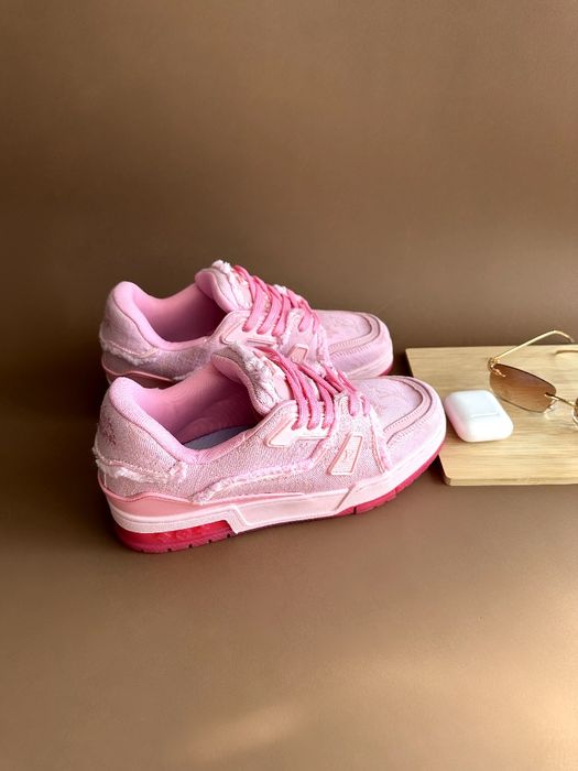 Louis Vuitton Trainer Triple Pink