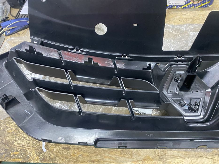 Решітка радіатора Renault Dokker 2012-2021