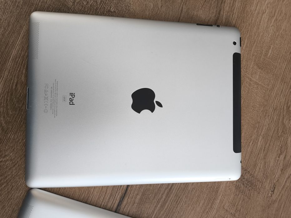 3 szt Apple iPad 2 A1396 32 GB Wi-Fi + 3G
