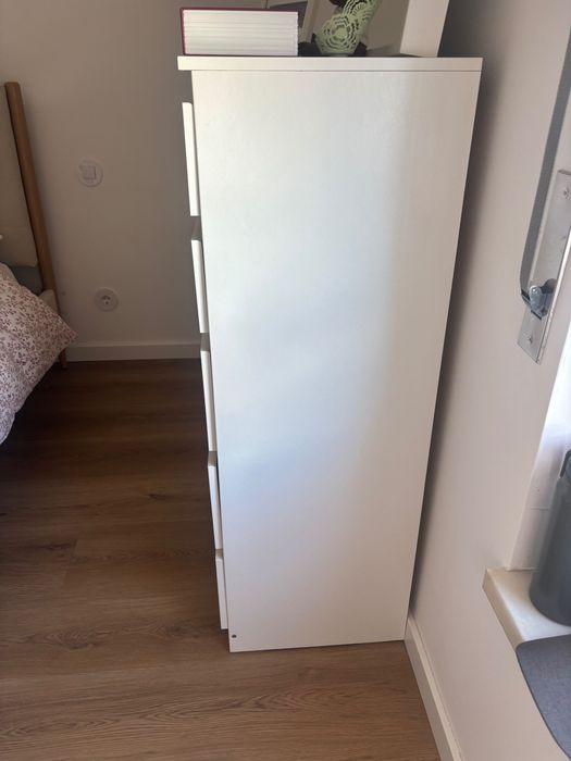 Cómoda branca IKEA