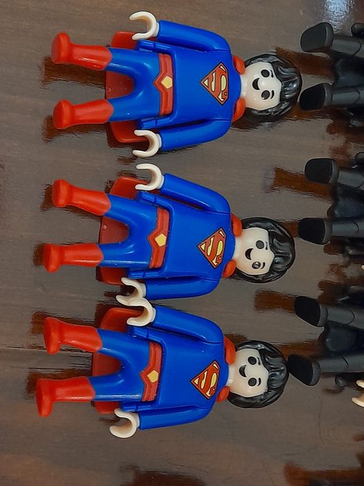 Figuras Playmobil DC COMICS Ovo kinder Surpresa Catwoman - SUPERGIRL