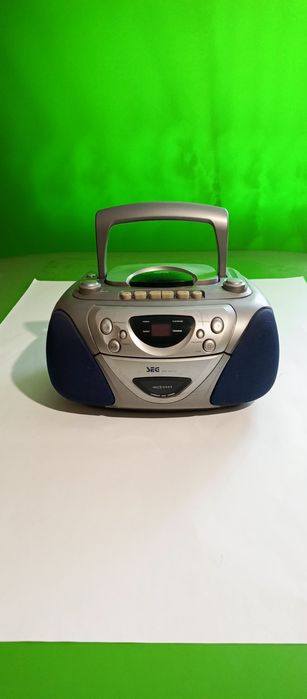 Srebrny muzyczny bączek-radio SEG do kuchni lub na działkę.