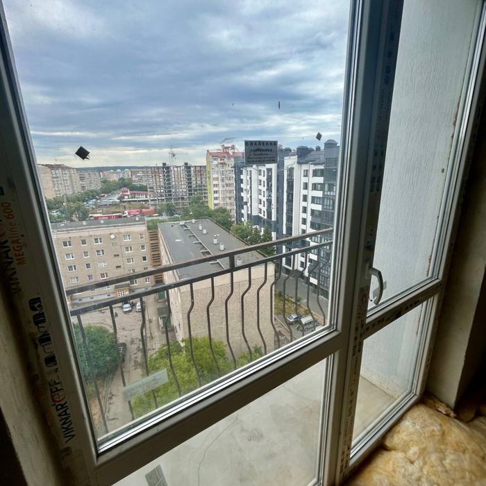 Продам велику  2-х кімнатну квартиру. Готова до ремонту