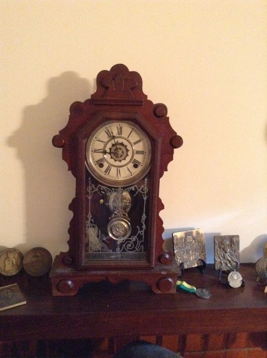 Relógio de parede muito antigo