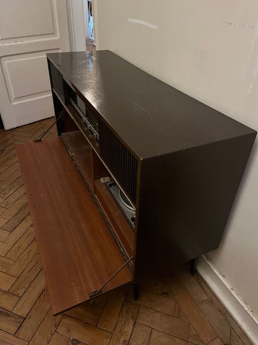 Aparador Rádio gira discos