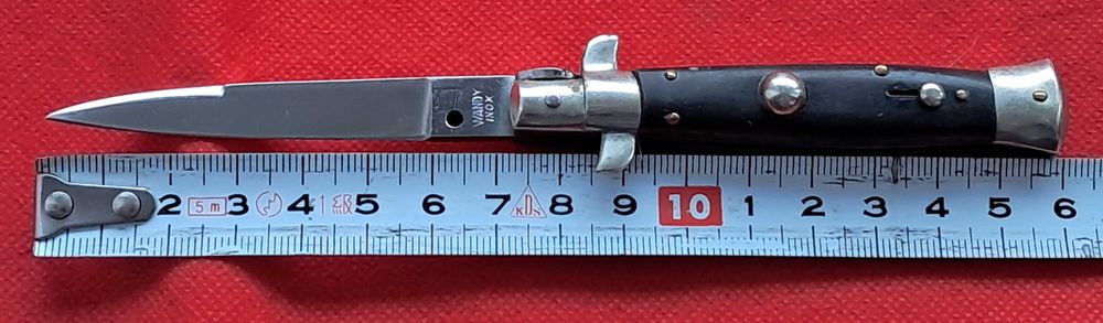 Stary ciekawy noz sprężynowy