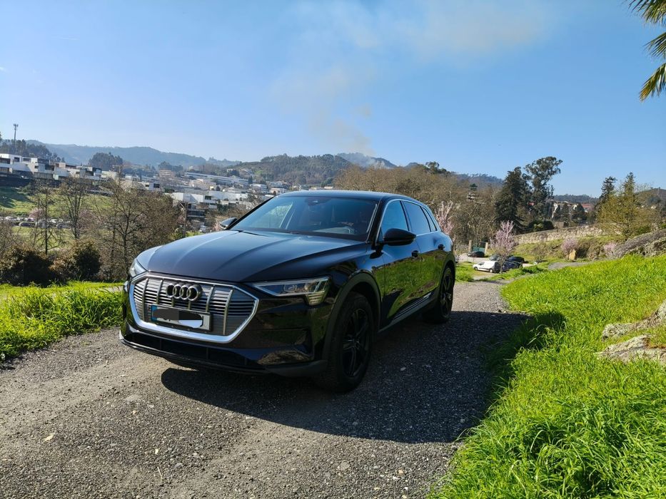 Audi E‑tron  (linha S-Line) – 11/2022 — Garantia Audi até 11/2030 ou 110.000 km
Preço: 33.650 €
Audi E‑tron 50 (linha S-Line) – 11/2022 — Garantia A