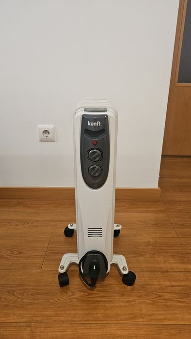Aquecedor a Óleo KUNFT 1500w (muito novo)