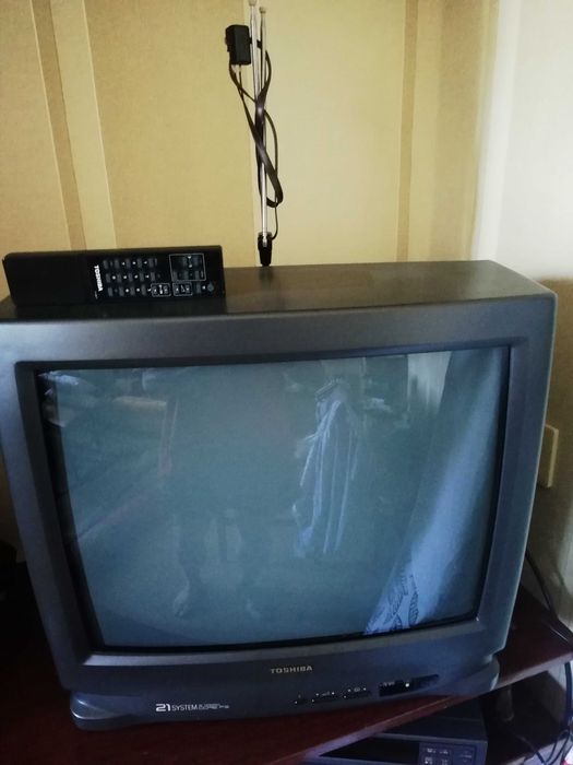 Продам цвітний телевізор Тошиба бу ідеальному стані 52см діагональ