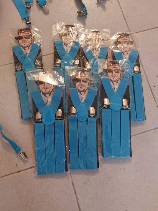 Vendo conjunto de 14 suspensórios em azul turquesa