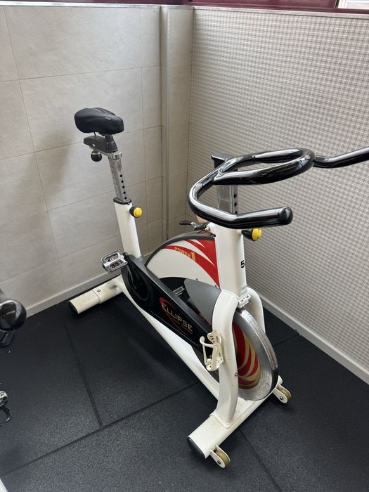 Bicicleta de Indoor Cycling / Spinning Profissional