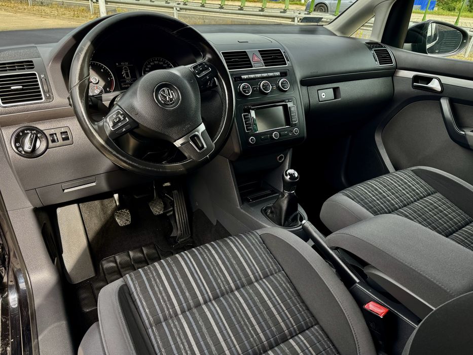 Touran Cross 7 Osobowy Hak 2.0 Tdi Zarejestrowany