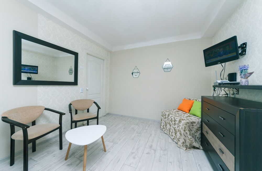 Центр // Крещатик—10хв. // Гуллівер / БЦ Парус.