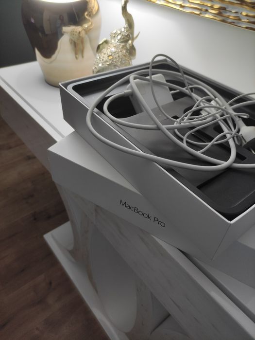 Apple MacBook Pro 13427553596270848004