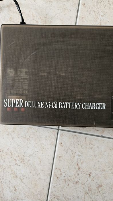 Battery Charger425906761966571521