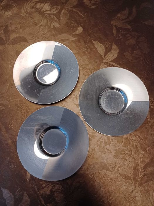 Chávenas de café e pires vários da NESPRESSO