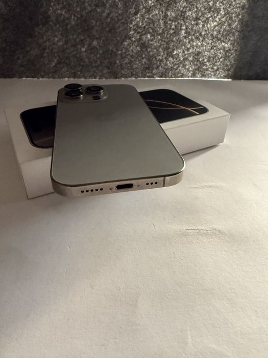 Troco/Vendo Iphone 16 Pro Max 256GB Natural titanium