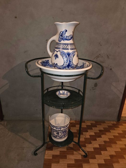 Antiguidade - Lavatório antigo em cerâmica com suporte