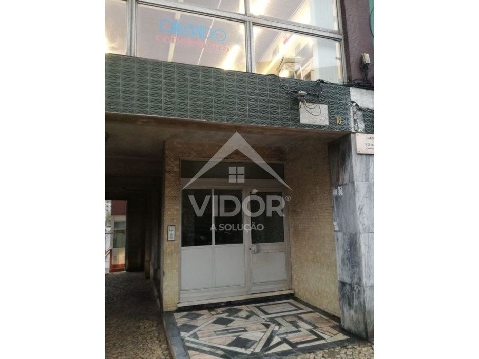 Loja c/ montra no Alto do Seixalinho - Barreiro