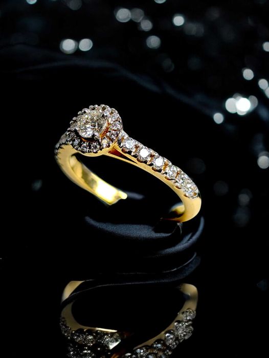 Piękny złoty pierścionek z brylantami 585 / 0.21ct + 0.28ct / VS1