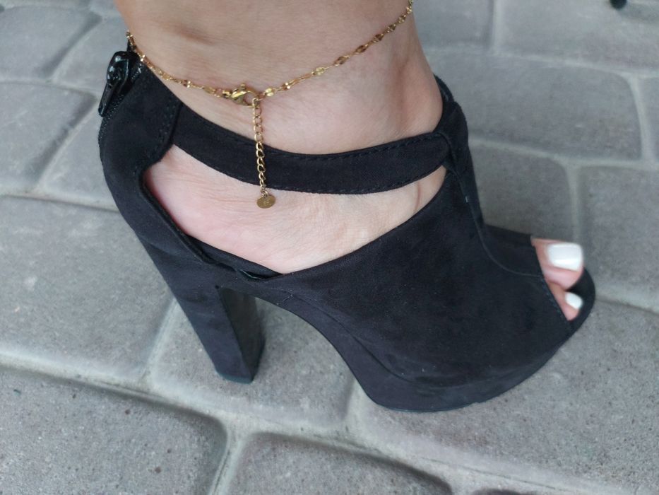 Sandałki na obcasie