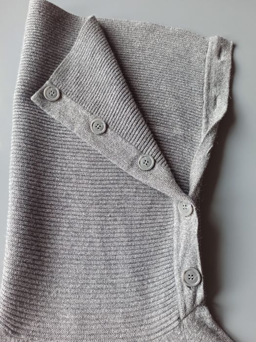 Sweter Reserved z wywijanym kołnierzem