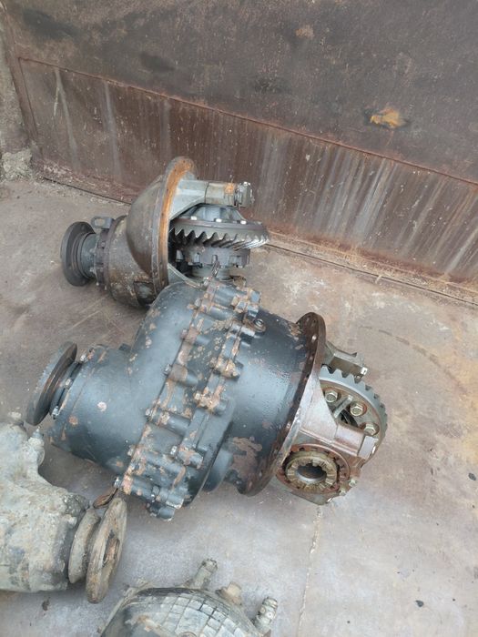 Продам редуктора камаз 6520 средний и задний, 35×21 пара.